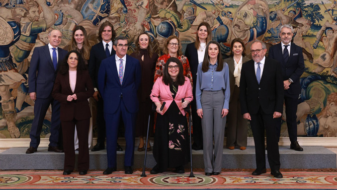 Su Majestad la Reina Letizia recibe en audiencia a representantes de la Fundación Claudia Tecglen