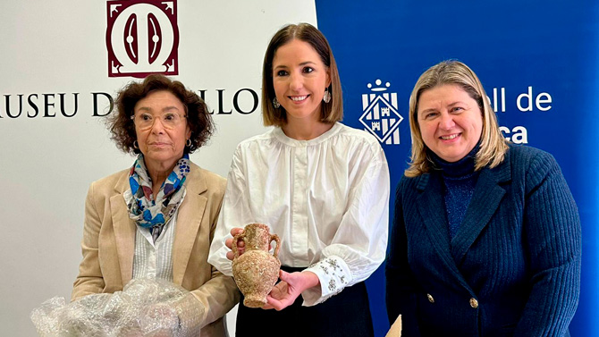 El Consell de Mallorca muestra el material arqueológico que presuntamente expolió un matrimonio alemán y que fue incautado en octubre de 2024 en el aeropuerto de Palma