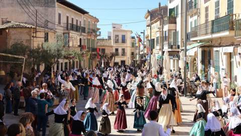 Celebració de la colcada en honor a la Beata Sor Francinaina Cirer