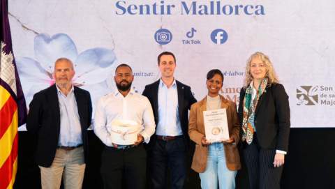 El Consell de Mallorca lliura el V premi Flor d’Ametler als germans Daniela i Javier pel seu projecte «Sentir Mallorca»