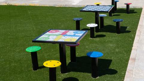 Marratxí instal·la noves taules de joc i ping-pong per a ús familiar