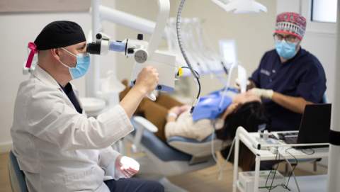 ADEMA impulsa la magnificación en Odontología para reforzar la formación académica, la investigación y la mejora de la atención al paciente