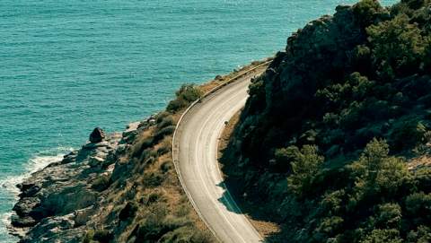 Tu coche avisa: lo que debes revisar antes del verano