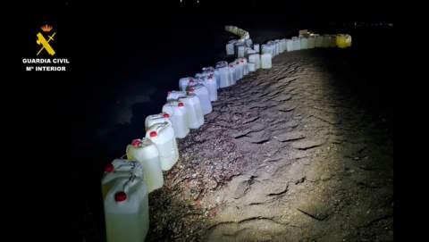 Desarticulado un grupo criminal que suministraba combustible a pateras taxi en Águilas (Murcia)