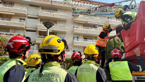 Los Bombers de Mallorca refuerzan su capacidad de rescate en altura con una formación avanzada en Alcúdia