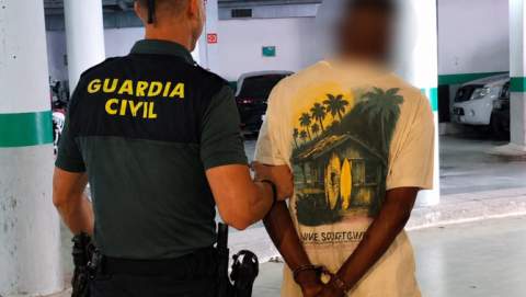 La Guardia Civil ha detenido a un hombre  por un delito contra la salud pública en la  localidad Sant Josep de Sa Talaia