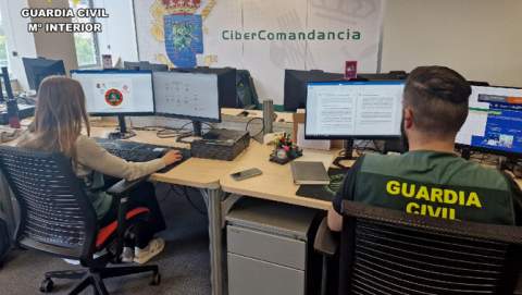 La Guardia Civil esclarece una estafa que introducía SMS falsos entre los mensajes de texto legítimos de un banco