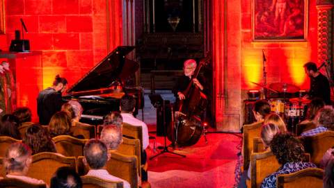 La reinterpretación de la música tradicional mallorquina de Ovella Negra inunda el Palau del Consell