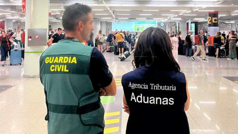 La Guardia Civil y Vigilancia Aduanera  realizan la aprehensión de 11.387 cajetillas  de tabaco
