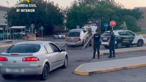 La Guardia Civil de Ibiza ha intervenido en lo que  va de temporada, 14 vehículos que se dedicaban  al transporte irregular de pasajeros
