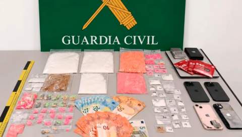 La Guardia Civil asesta un duro golpe a la  venta de óxido nitroso en la isla de Ibiza