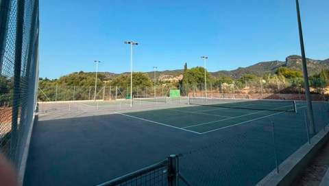 L'Ajuntament d'Alaró finalitza la reforma integral de les dues pistes de tenis del poliesportiu municipal