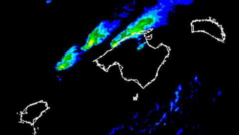 Les primeres tempestes entren per la Serra de Tramuntana i poden descarregar amb força a Mallorca