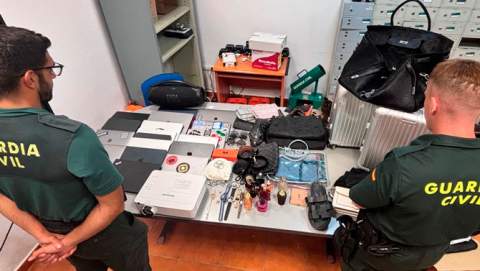 La Guardia Civil detiene en Sant Antoni de  Portmany a un hombre por un delito de robo  con fuerza en interior de una viviend