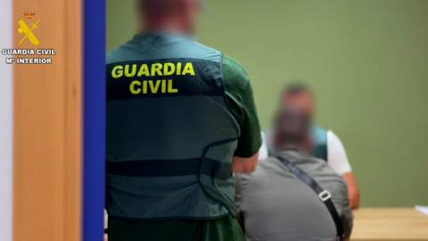 Detenidas dos personas por retener y agredir a un hombre para robarle cerca de 20.000 euros en joyas, dinero y criptomonedas en Alicante