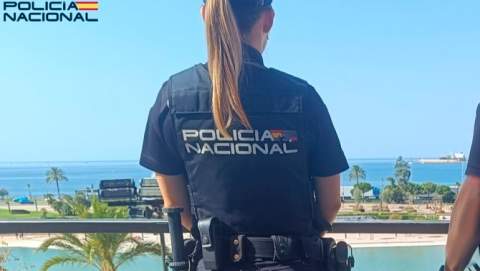 La Policía Nacional detiene a seis varones por acceder a una vivienda