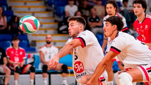 El Anaya Mayurqa Voley Palma suma una agónica y vibrante victoria en Son Moix frente al Rotogal Boiro (3-1)