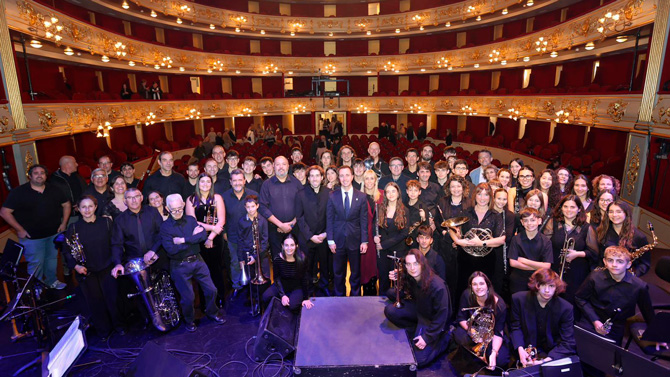 Extraordinari concert de la Banda de Música de Felanitx amb el grup de folk Do Natural