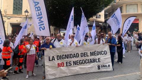 La vaga de metges d’àmbit nacional contra l’Estatut Marc obliga a anul·lar 316 operacions i 11.538 consultes